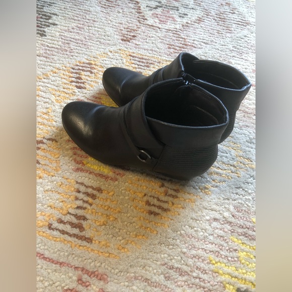 Kim Rogers | Black “Rachel” Ankle Bootie - Picture 4 of 9